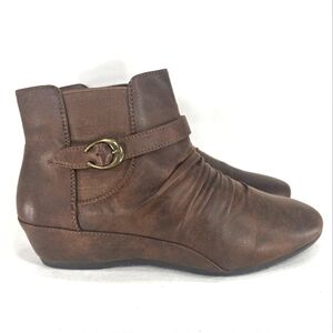 Jessica Cline NEW!! Ikia Chestnut Brown, Rouched, Hidden Wedge Bootie. WMS 9M